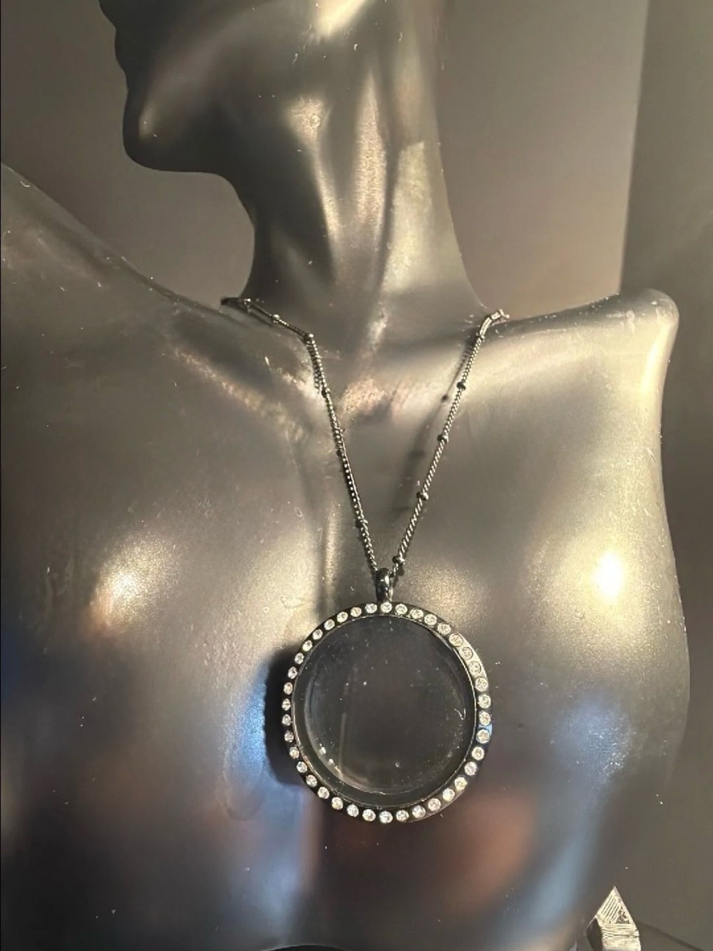 Round Crystal Frame locket Necklace - Black